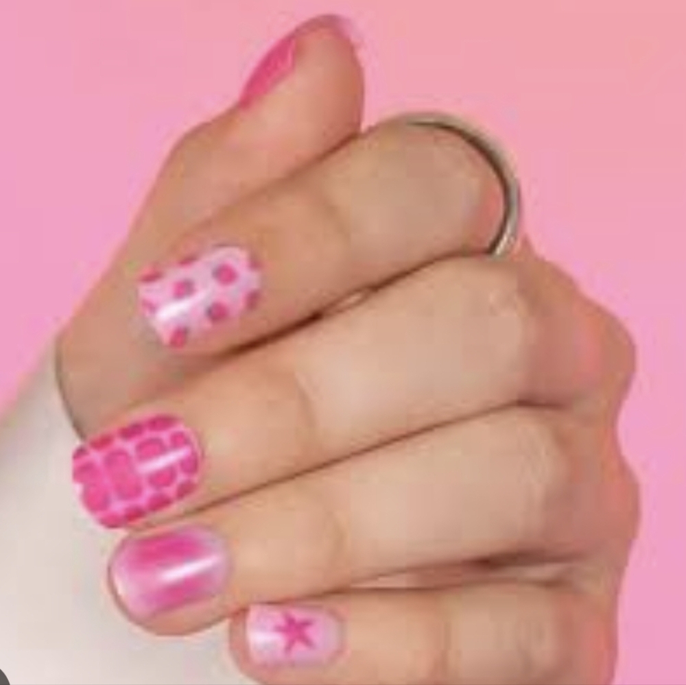 Red Aspen Press On Nails Set Keep Em Guessing Kami Pink Strawberries